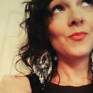 Meet your Posher, Dana